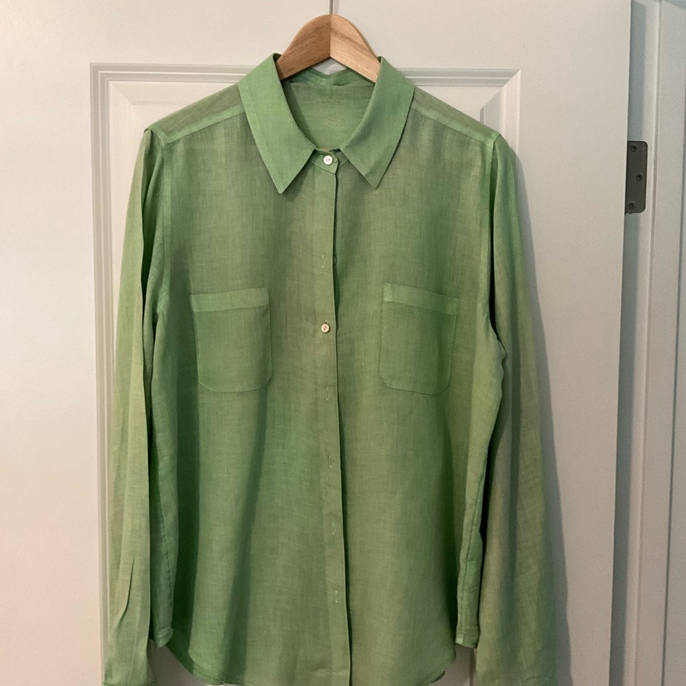 Lily Pulitzer green linen blouse. Size large.